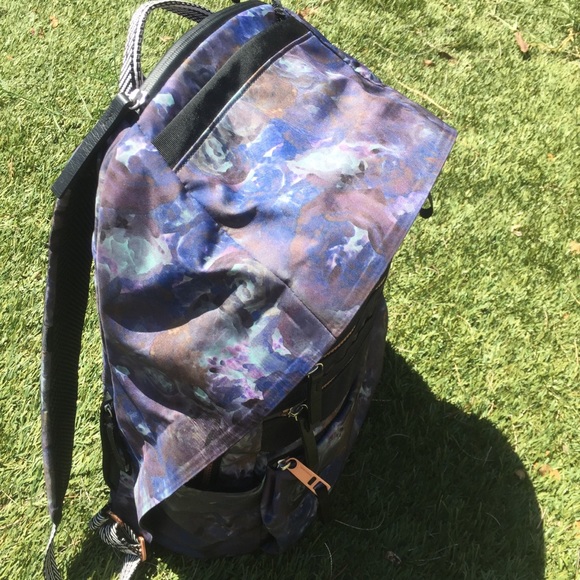 RARE lululemon Moody mirage backpack - Picture 3 of 7